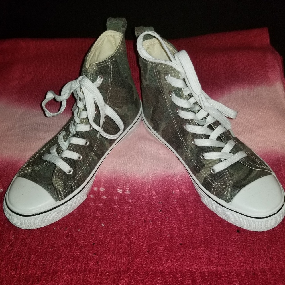 NWOT Army Print High Top Sneakers